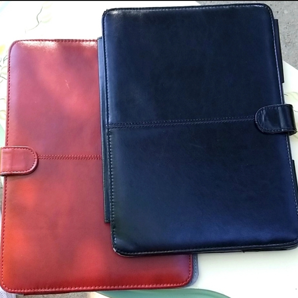 2 Laptop/Macbook cases